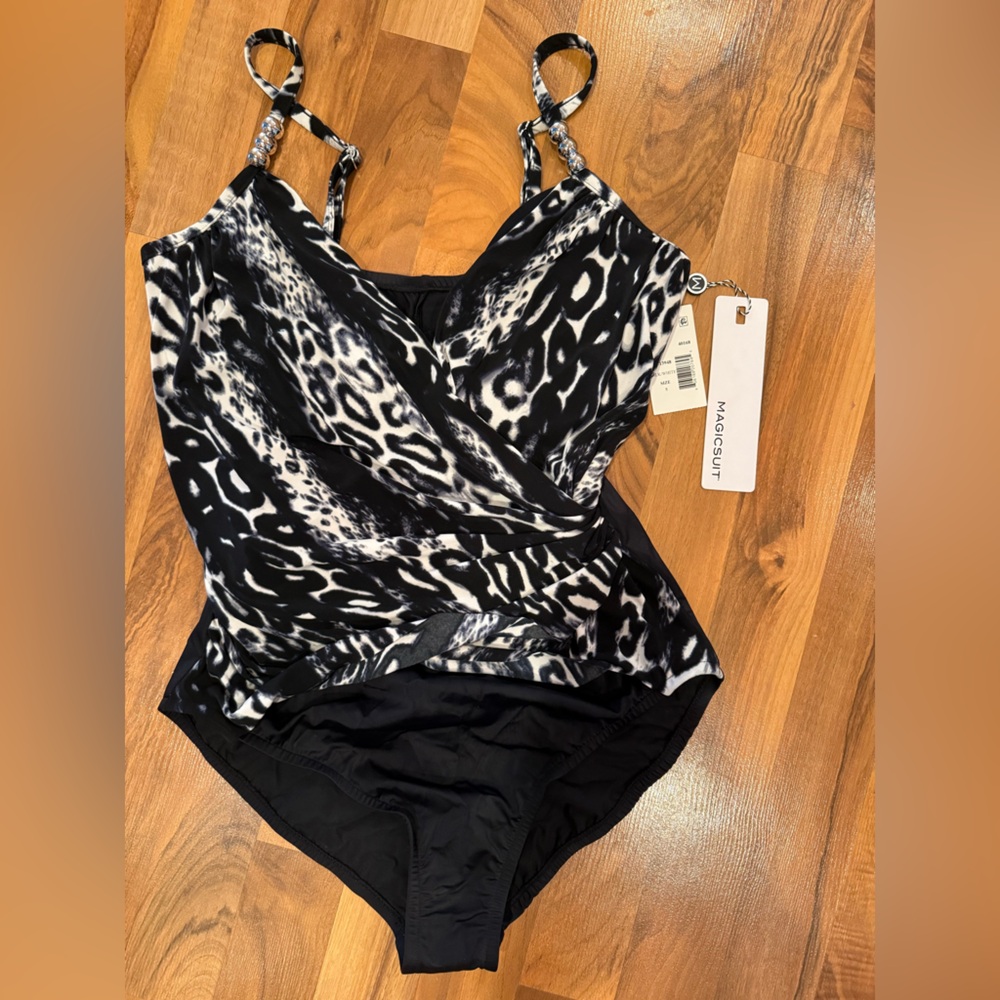 Miraclesuit one piece swim SZ 8 vacation, swim,‎ black, classic bathing suit